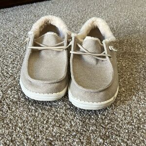 Woman’s Hey Dudes, size 9